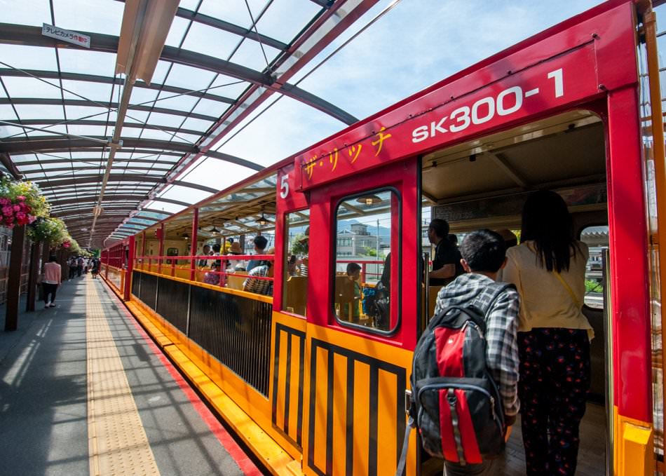 นั่งรถไฟสายโรแมนติก..สัมผัสความสวยงามช่วงใบไม้เปลี่ยนสีที่อาราชิยาม่า