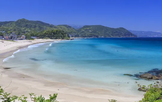 ชายหาดชิราฮามะ (Shirahama Beach)